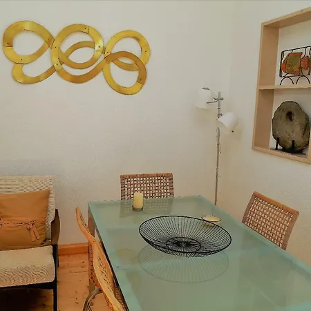 Cozy At City Center Apartment