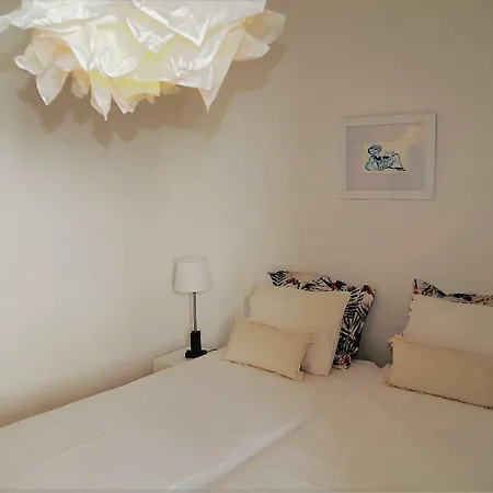 Cozy At City Center Apartment *