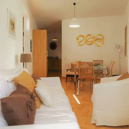 Cozy At City Center Apartment